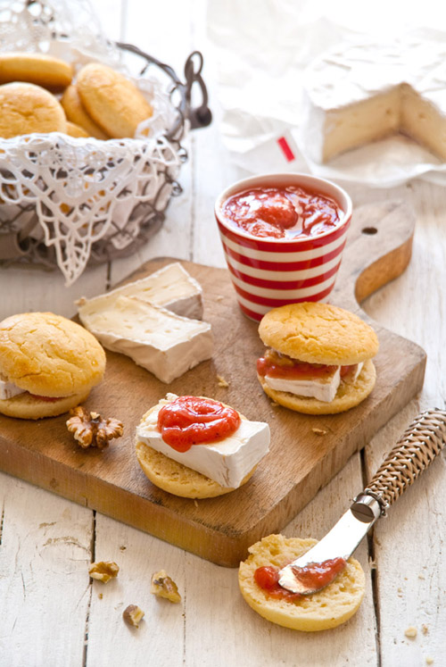 Savoury scones, brie and rhubarb chutney